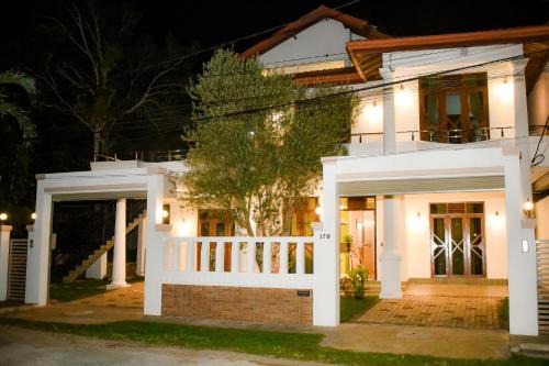 Seeduwa - Katunayake Hotel | Serene Villa Airport Transit