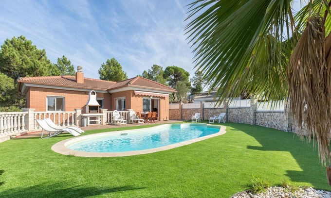 Lloret Blau Villa | Serene Villa with Pool and Outdoor Dining