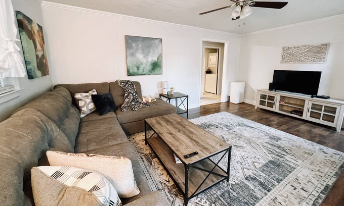 Mount Holly House | Serenity House Quite tree lined street. 10 miles from the airport. Pet friendly