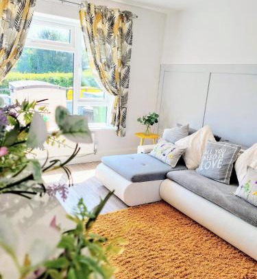 Tatworth House | 'Serenity in Somerset ' Self Catering House Rental Near Chard , Accomodation for Contract Workers only