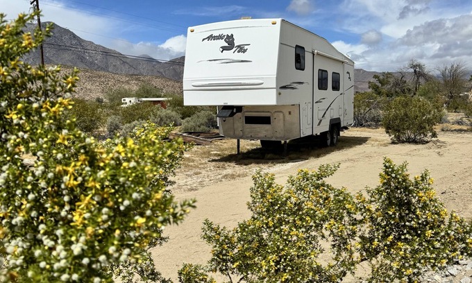 Borrego Springs House | Serenity Oasis 5th Wheel Camper trailer