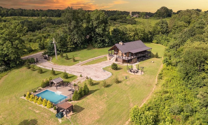 New Plymouth House | Serenity Ridge 6 Br Sleeps 16 Pool Hot Tub