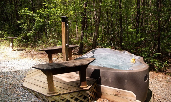 Mill Spring Cabin | Serenity Ridge Cabin B: Couple's Retreat + Hot Tub