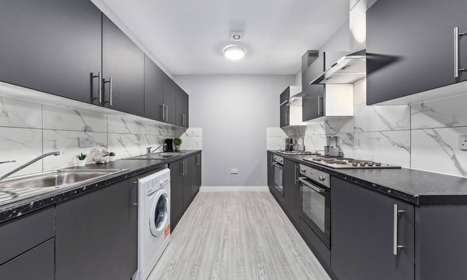 London Borough of Hounslow Apartment | Serviced Ensuite Room Feltham Heathrow London Tw13