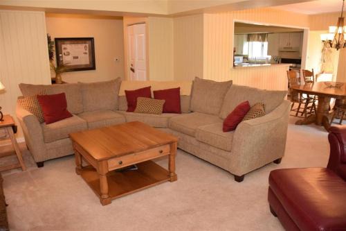 Seven Springs Apartment | Seven Springs 2 Bedroom Standard Condo with Private Deck! condo