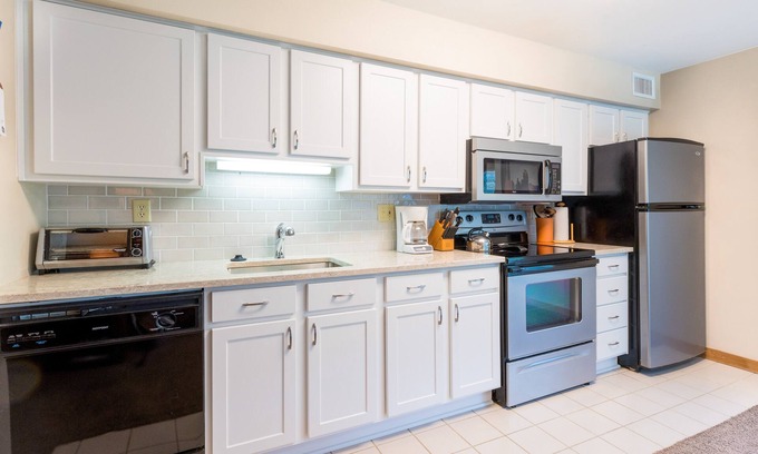 Seven Springs Condo | Seven Springs Stoneridge 3 Bedroom Deluxe Condo, Pet Friendly! by RedAwning - Save 10% on 3 Nights, 15% on 5 Nights!