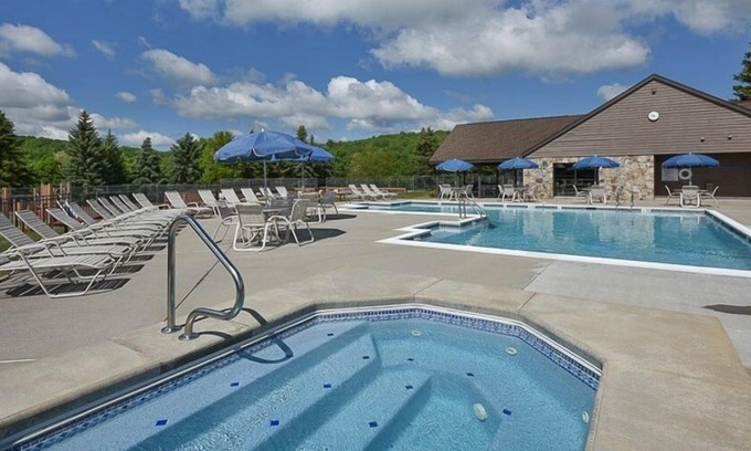Seven Springs Condo | Seven Springs Sunridge 1 BR + Loft Deluxe Condo, Ski-In/Out by RedAwning - Save 10% on 3 Nights, 15% on 5 Nights!