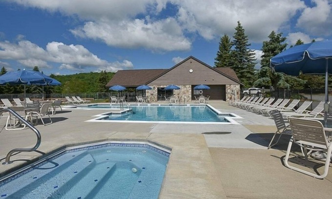 Seven Springs Condo | Seven Springs Sunridge 3 Bedrooms Premium Condo, Private Hot Tub! by RedAwning - Save 10% on 3 Nights, 15% on 5 Nights!
