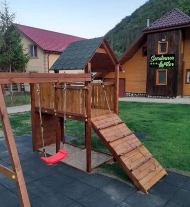 Lepsa House | SEZATOAREA LUPILOR