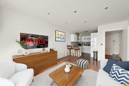 Queenstown Apartment | SG, Charming Chelsea Balcony Suite