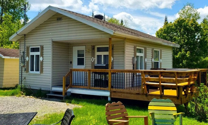 Saint-Tite-des-Caps Ski Chalet | Shack Cozy w/spa - near Massif Charlevoix & MSA