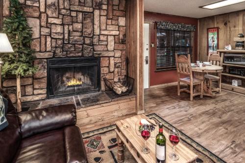 Ruidoso Ski Chalet | Shadow Mountain Lodge and Cabins