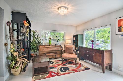 Croissant Park House | Shady and Eclectic Fort Lauderdale Dwelling with Yard!