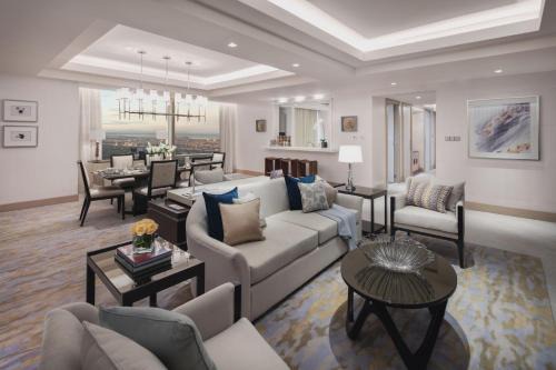 Bonifacio Global City Apartment | Shangri-La Residences The Fort, Manila