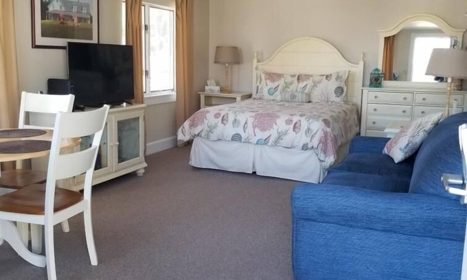 Edgecomb Apartment | Sheepscot Harbour Studio #215