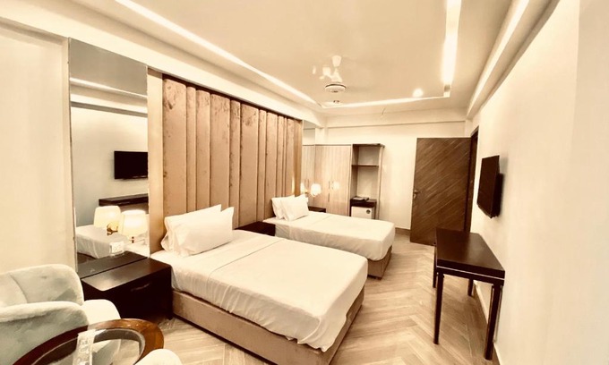 Blue Area Hotel | Shelton's Ambassador