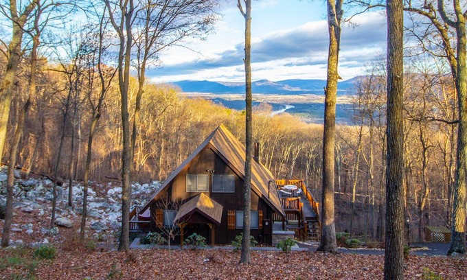Luray Cabin | Shenandoah Solitude in the Blue Ridge mountains