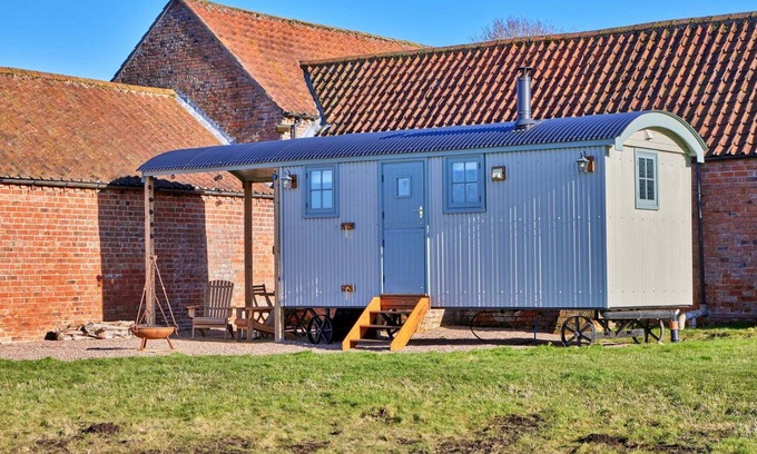 Hemingby Cottage | Shepherd's Hut in Horncastle near Cadwell Park