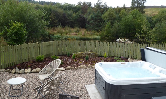 Blairgowrie Cabin | Shepherd's View @ Dalnoid - en-suite shower room, hot-tub, garden, great views