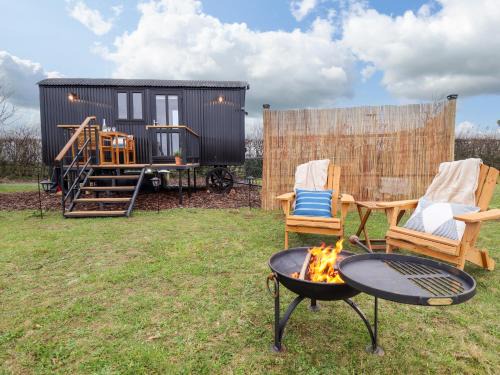 Aubourn House | Shepherds Hut - Oak