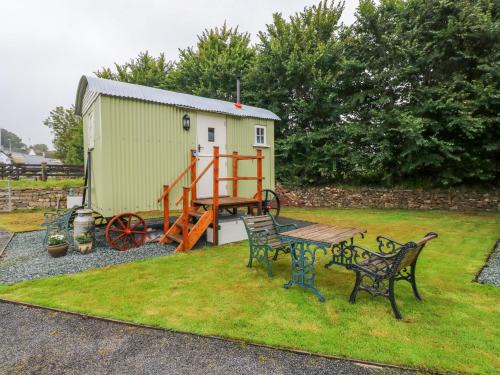 Milford Haven House | Shepherds Hut - The Hurdle