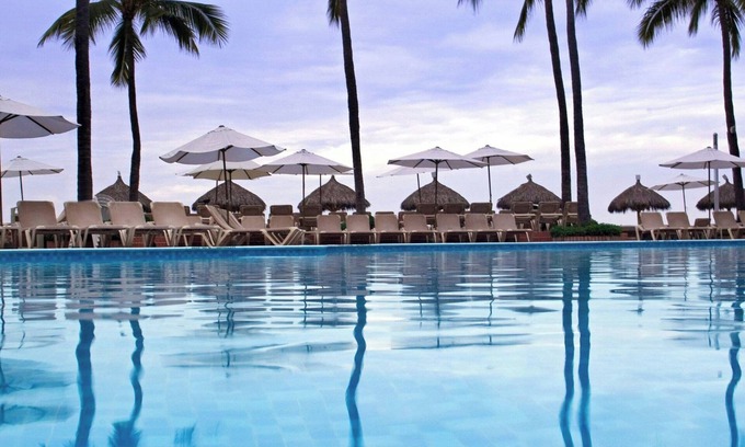 Las Glorias Resort | Sheraton Buganvilias Resort & Convention Center