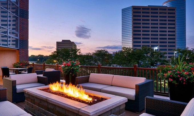 Indianapolis Hotel | Sheraton Indianapolis Hotel at Keystone Crossing