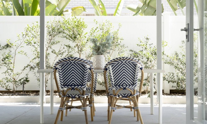 Bouvet Island House | SHILOH HOUSE - Apartment 1 The downstairs half of this magnificent Queenslander