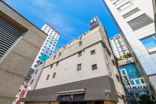 Sinchon-dong Hotel | Shinchon Wol Hotel
