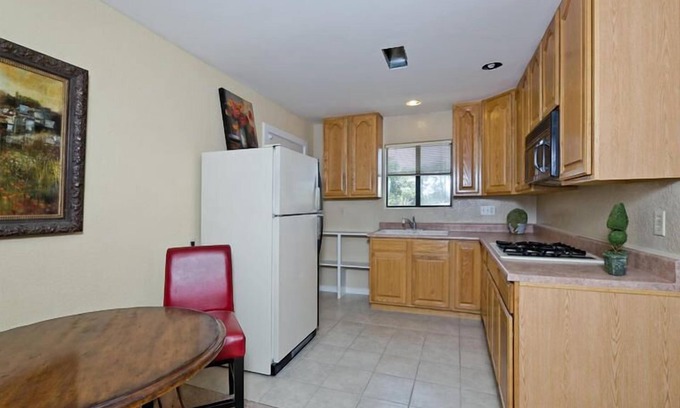 Camarillo Apartment | Shopping, Beaches, Farmer's Markets, in the heart of Southern California