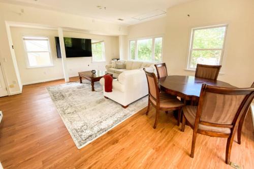 Edgewater House | Shore Leave