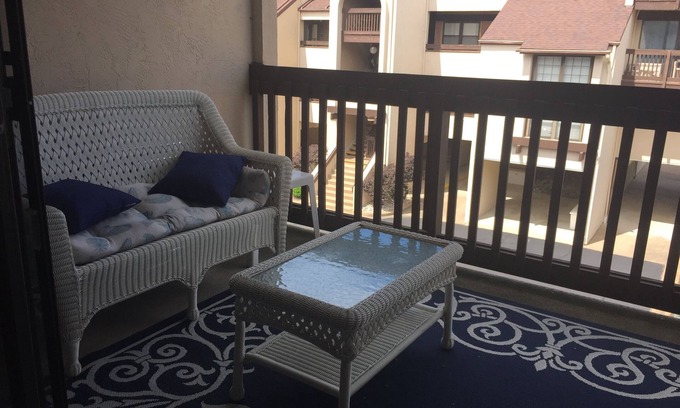 Port Clinton Condo | Shores #6: 1 BR sleeps 4