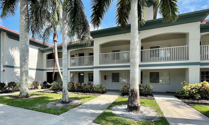 South Bradenton Condo | Shorewalk The Palm Condo 2Bed/2Bath Close to IMG/Beach