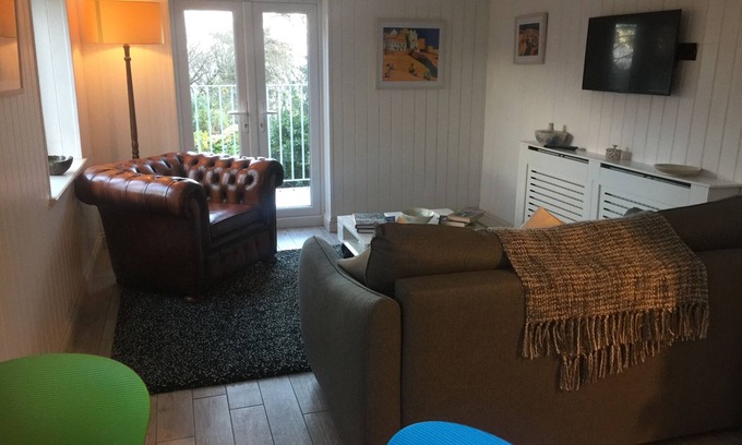 Carbis Bay Ski Chalet | Short walk from Carbis Bay Beach, St Ives Cornwall