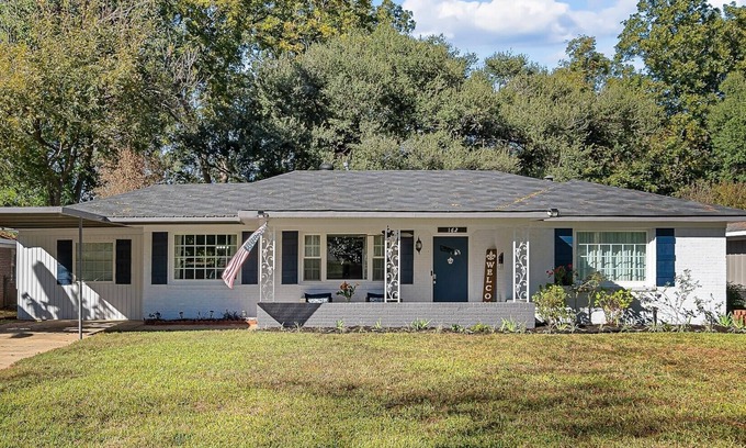 Broadmoor House | Shreveport, Broadmoor area 4 bedroom family group home