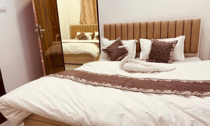Ayodhya Hotel | Shri Ram Darbar