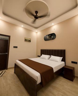 Ayodhya Hotel | Shyam Residency - 50 mtr from Ram Mandir