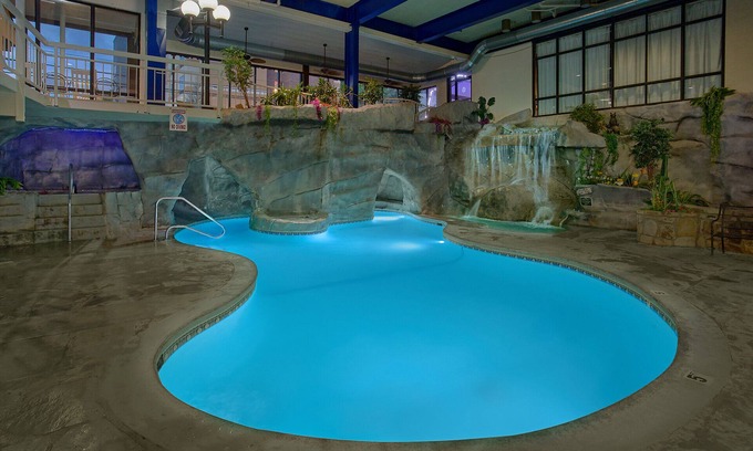 Gatlinburg Hotel | Sidney James Mountain Lodge