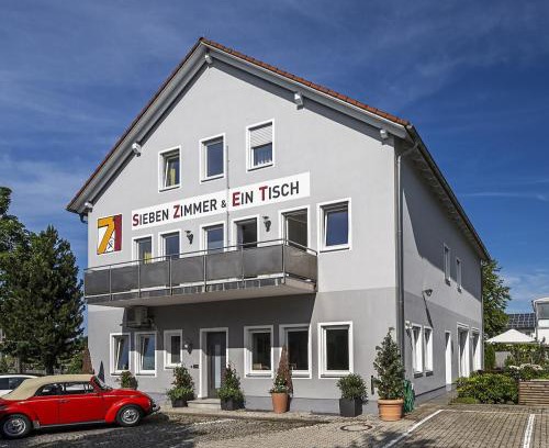 Bobingen Bed & Breakfast | Sieben Zimmer & Ein Tisch