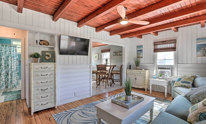 Siesta Key Village Cottage | Siesta Key Village Home < Half Mi to Beach!