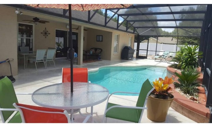 Leesburg House | Silver Lake Area Pool Home