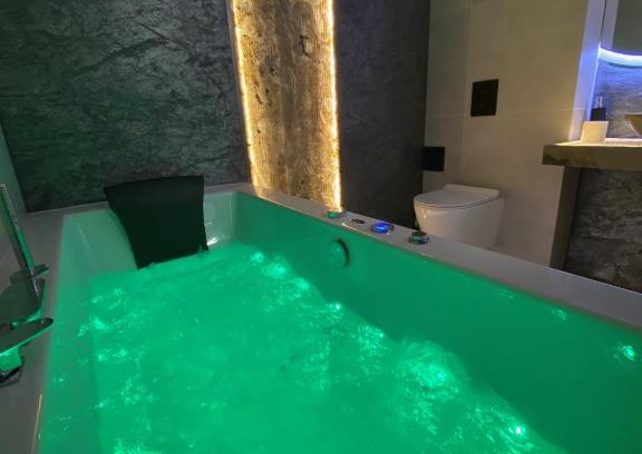 Stare Miasto Apartment | Silver Shine jacuzzi