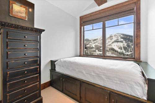 Empire Pass House | Silver Strike Lodge #705 - 4 Bed + Den