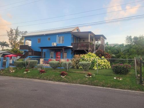Runaway Bay Apartment | Silverbuttons Apartments & Eats