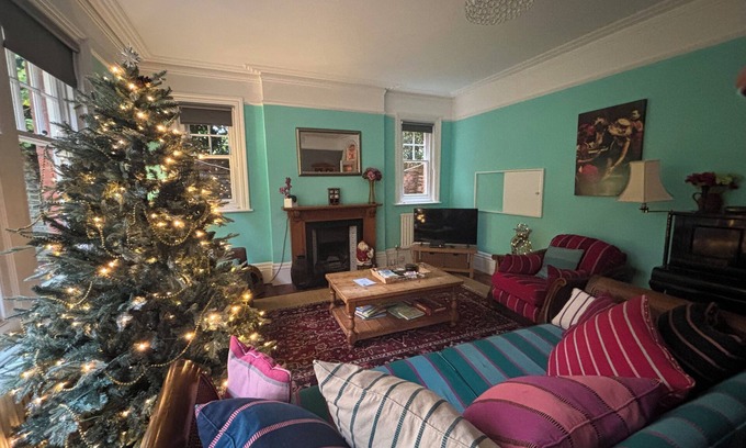 Eastbourne Seafront Apartment | Silverdale Starlight spacious apartment with garden & parking