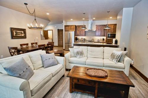 McCall House | Silverpine Hideaway by Casago McCall - Donerightmanagement