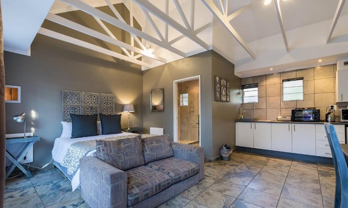 Greater Johannesburg Metropolitan Area House | Silverstone Guesthouse