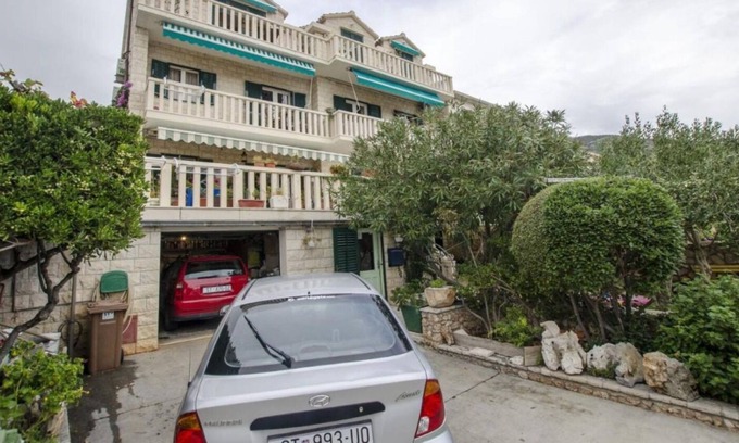 Bol Apartment | Sim - 130 m From sea - A2 Crveni