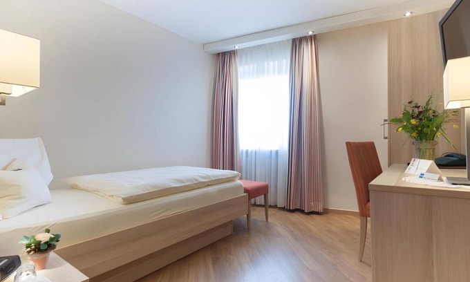 Schalkenmehren Apartment | Single room "Buchfink" (18m²) - Hotel Schneider am Maar