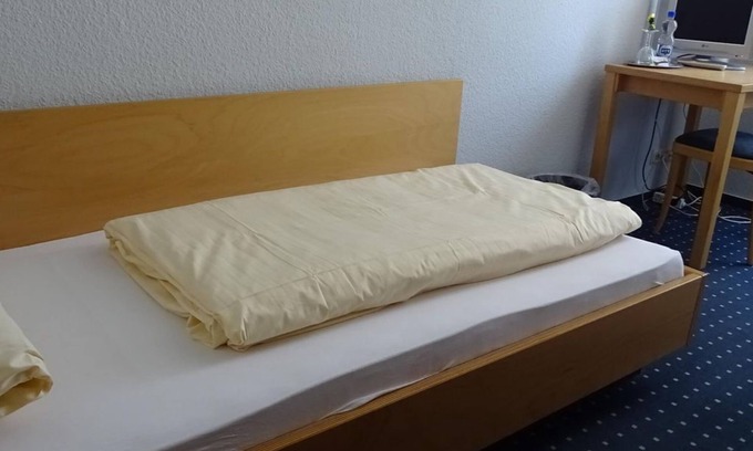 Manderscheid House | Single room shower/toilet - Hotel am Ceresplatz